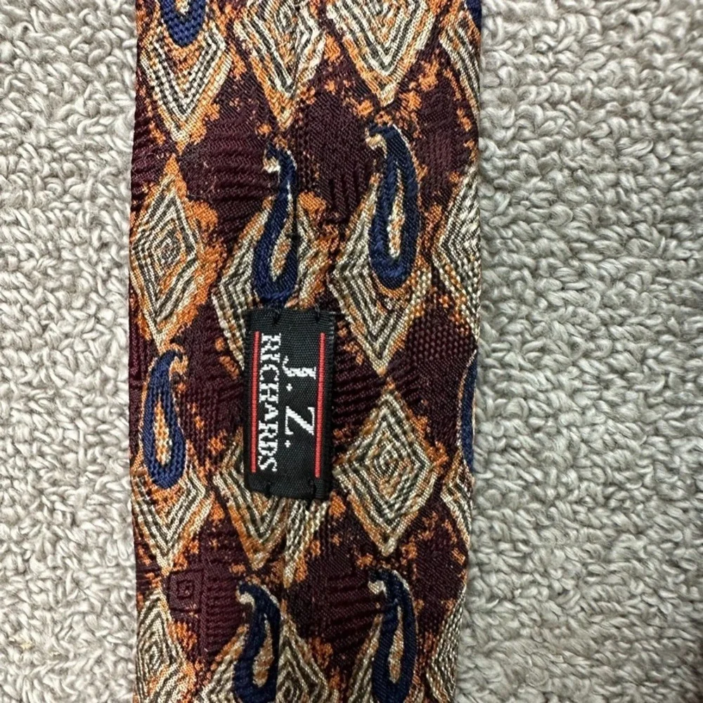 J.Z. Richards Wilsons of Wickford Mens Silk Tie Burgundy Paisley Diamond USA